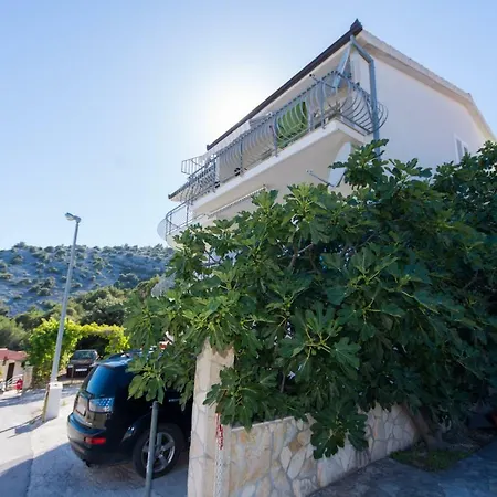 Apartament Marinana *